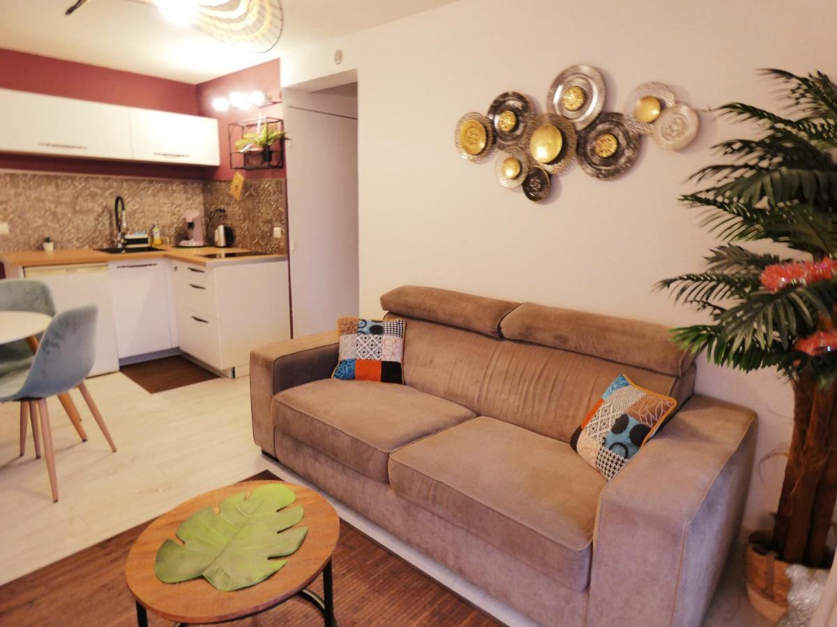 Apartment La Perle Marine: Cozy Beachside With Marina View