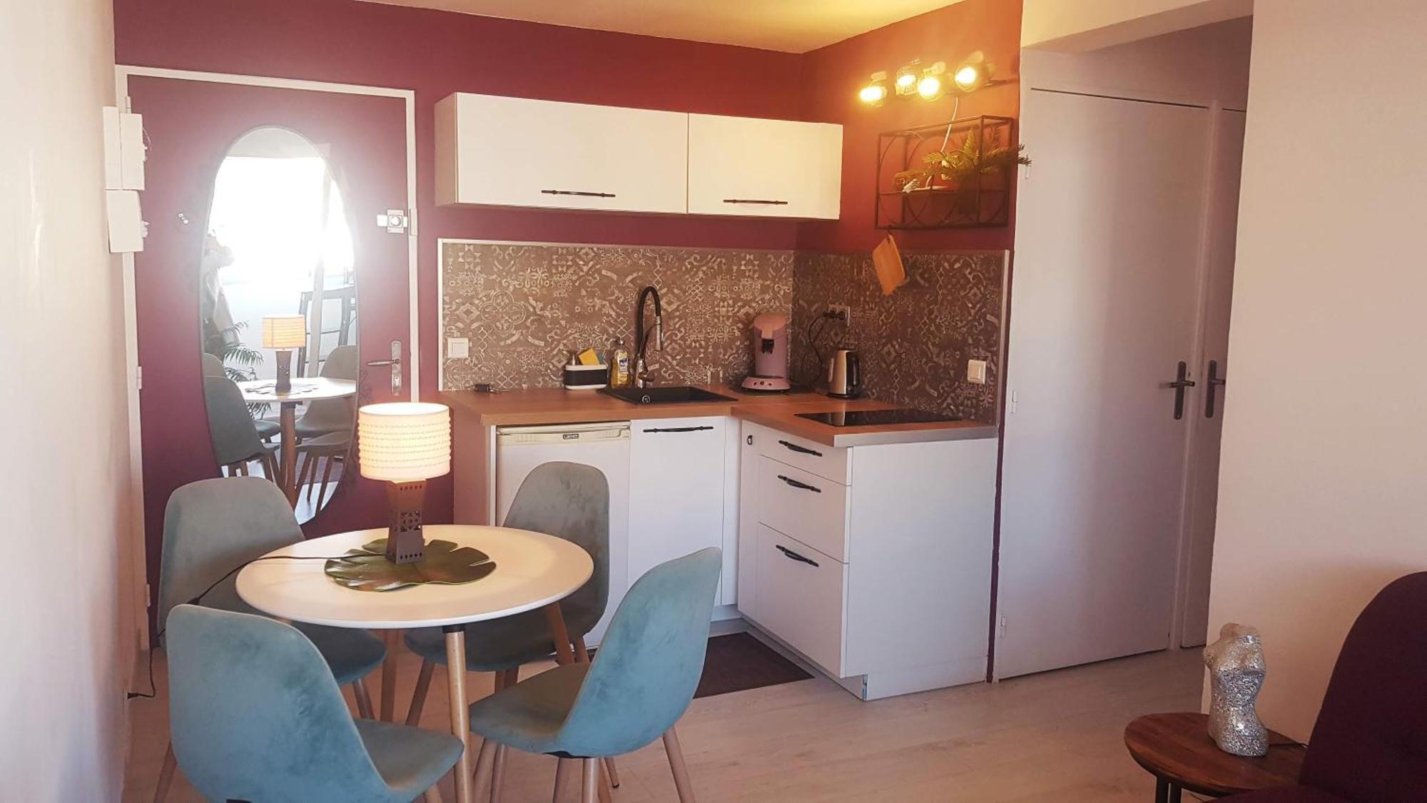 La Perle Marine: Cozy Beachside With Marina View Apartment *