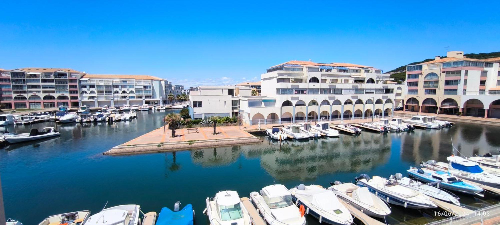 Apartment La Perle Marine: Cozy Beachside With Marina View Sete